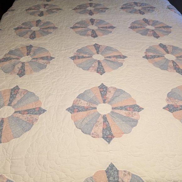 Vtg 80's Arch Quilts Hawthorne NY 93" x 86" Queen Handmade Dresden Plate Quilt - Picture 14 of 14